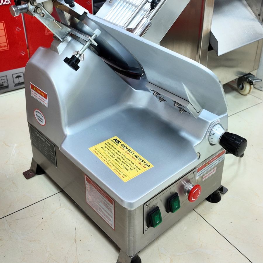 Nơi ra thành phẩm của máy thái thịt tự động SL300